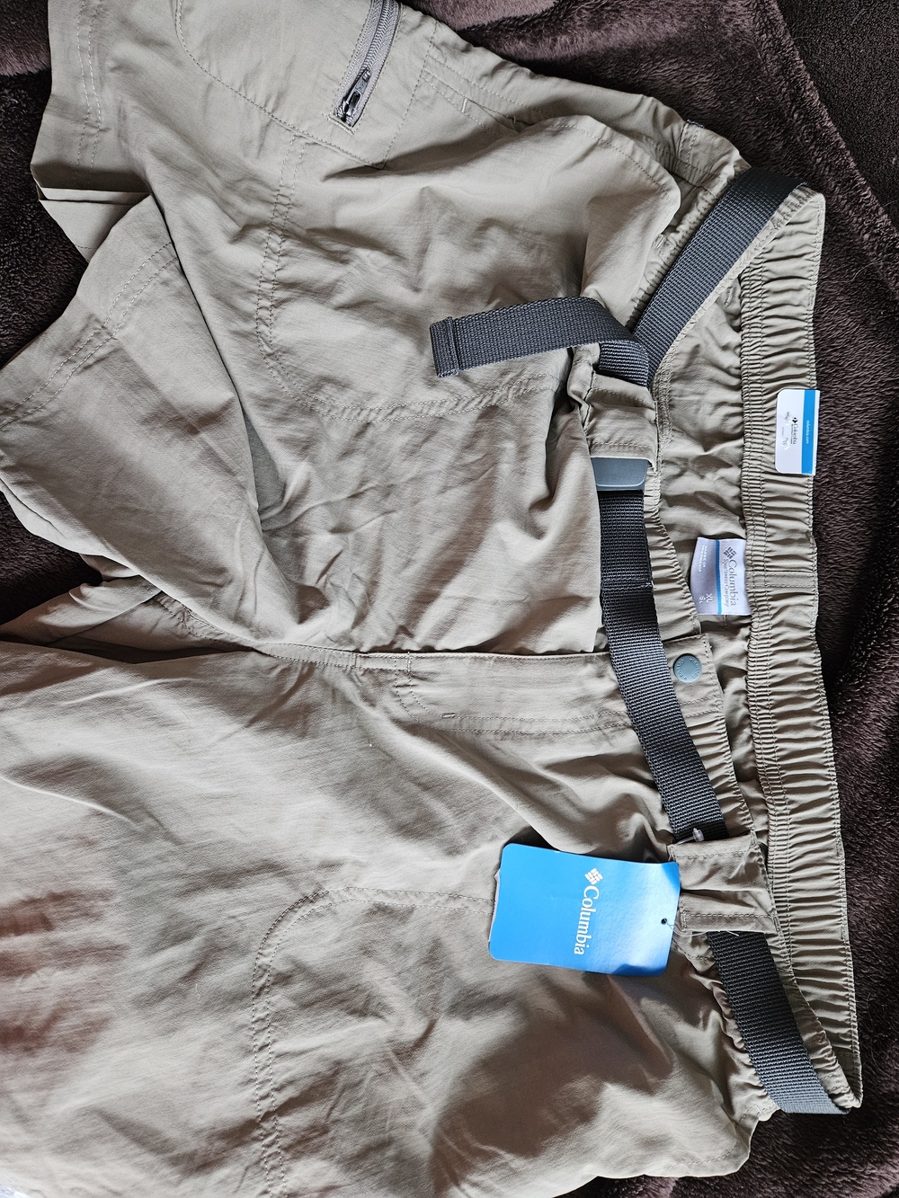 Columbia Womans Light Khaki Hiking Hybrid Shorts with Integrated Belt